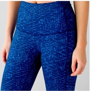 Lululemon highrise Pure Practice Samba Snake Blue size 6